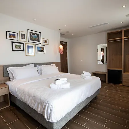 Bliss Boutique Living לינה וארוחת בוקר 4*