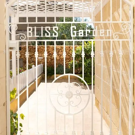 Bliss Boutique Living לינה וארוחת בוקר 4*