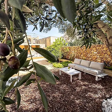 Bliss Boutique Living לינה וארוחת בוקר 4*