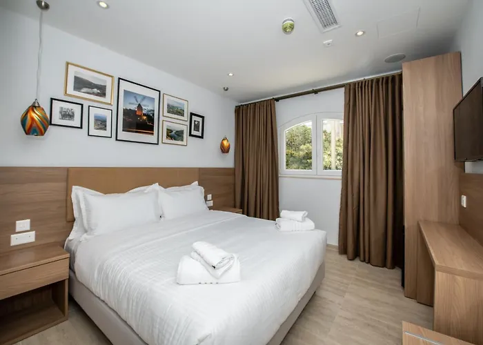 Bliss Boutique Living 4*