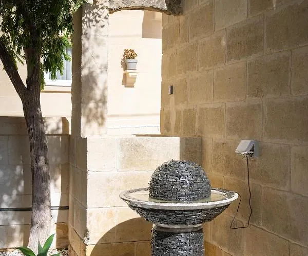 Bliss Boutique Living Panzió 4*